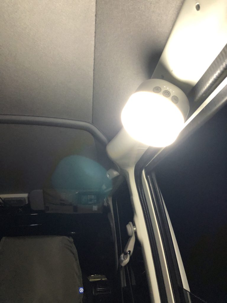 車中泊でランプ